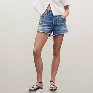 Madewell Relaxed Denim Shorts in Homecrest Wash Ripped Edition